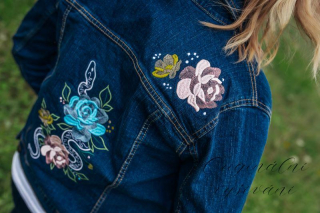 Džínová bunda - tmavě modrá s výšivkou